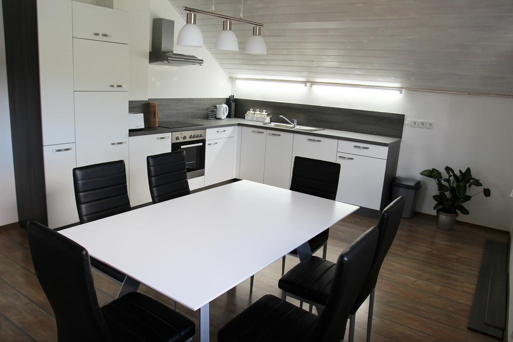 Lake House Apartment Medvode Esterno foto