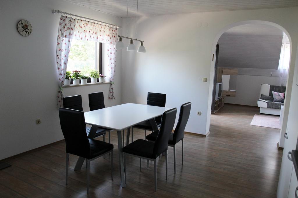 Lake House Apartment Medvode Esterno foto