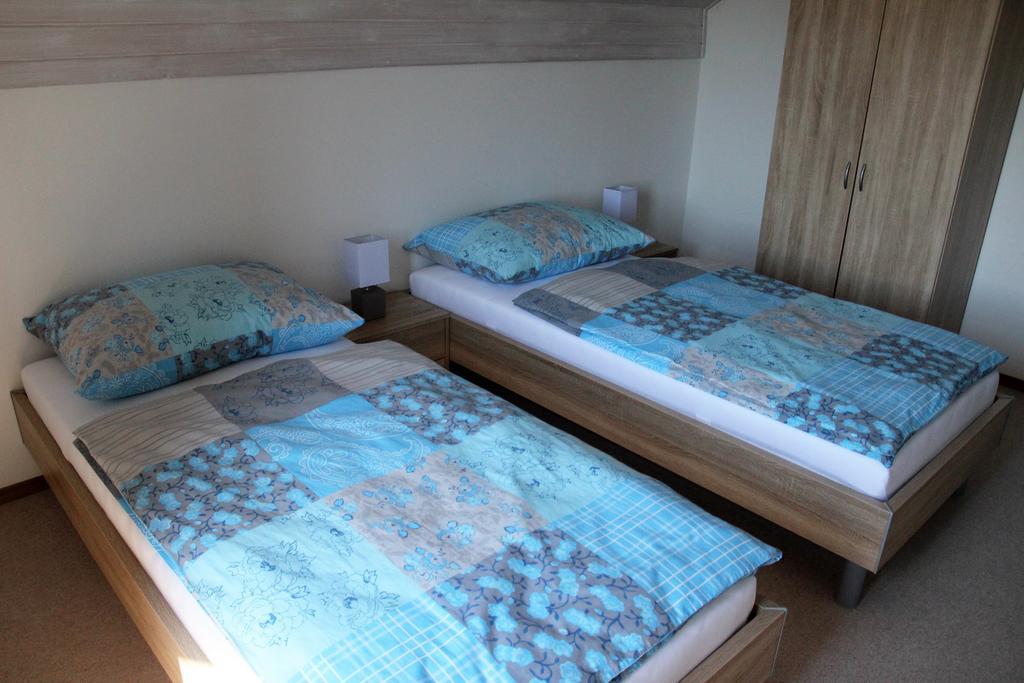 Lake House Apartment Medvode Esterno foto